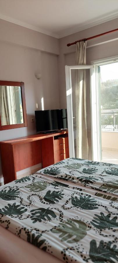 Athena Apartments Vitaládes Esterno foto